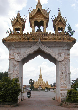  Entrance to Pha That Luang 