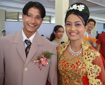 Wedding couple in Mandalay