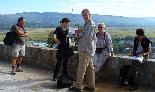 Menghun tourists