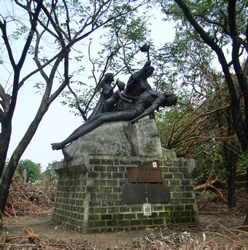  Statue after Typhoon