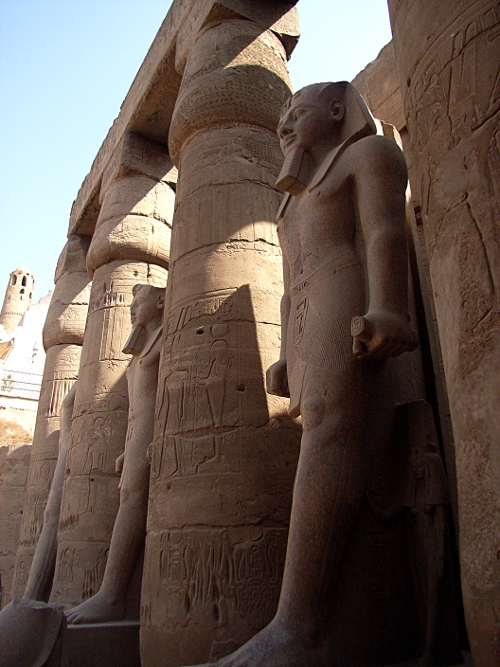 Row of statues between columes