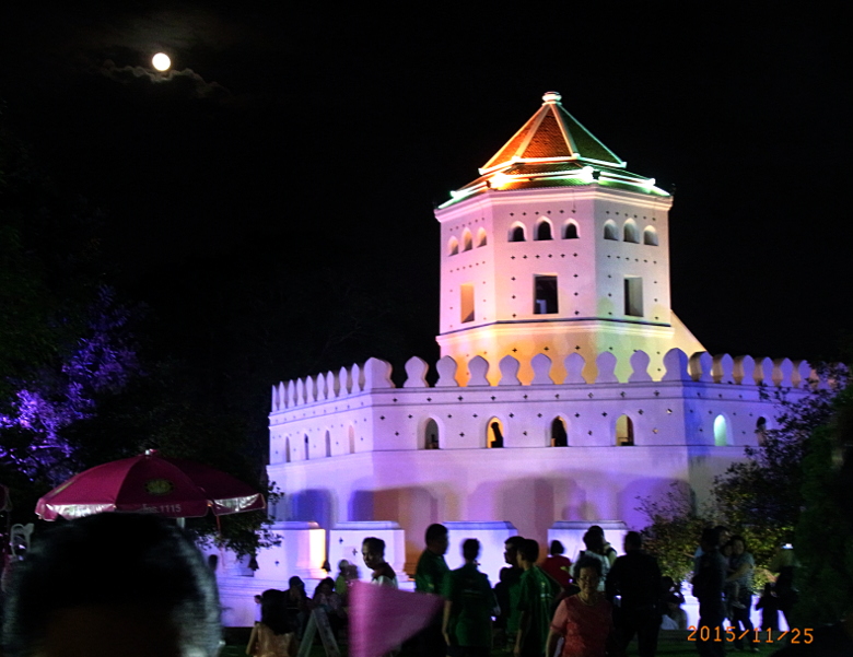 Loi Krathong Moon