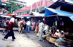 Bukittinggi uphill market