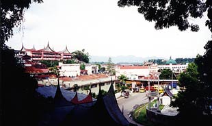 Bukittinggi from the footbridge