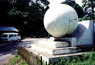 Monument marking the equator between Bukittinggi and Pekanbaru